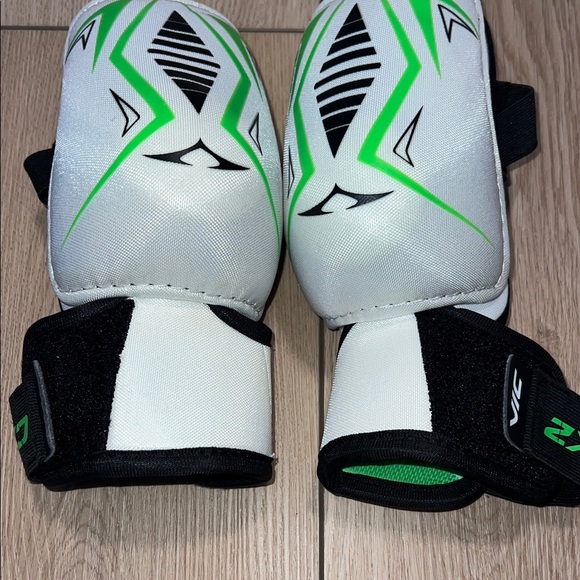 VIC CX2 White and Green Protective Elbow Pads - Picture 16 of 16